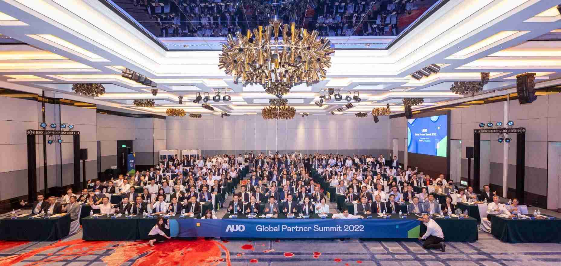 友達推動「安心、、、、創新、、、、用心、、、同心、、盡心」五星職旅，，，為菲籍員工打造全方位照護，，，，首度贏得「人權實踐與發展領袖獎」殊榮