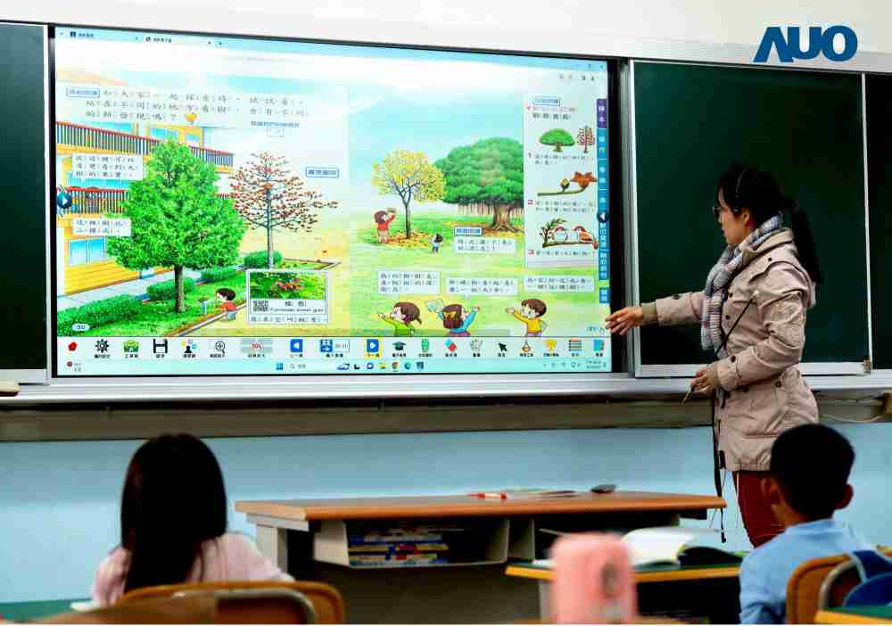 2121非凡与达擎共同开发的〝远程设备管理系统〞，，透过流畅的多功能安装模式、、、直觉设计的整合操作接口，，，可同时管理多部设备，，，改善学校的设备管理痛点