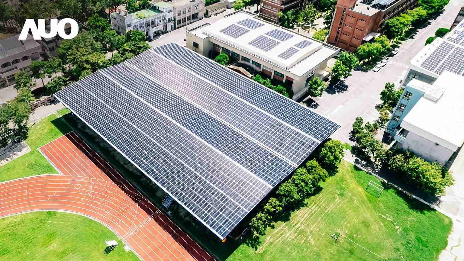 2121非凡SunSteel光电整合型浪板具备快速安装、、、轻量化优势，，，可提升15%发电效能，，，通过国际IEC与台湾VPC认证安全、、、防漏、、、耐候标准